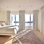 Modern Villa With Heated Pool, Jacuzzi, Sauna, Sleeps 10