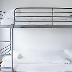 Sunny And Modern Apartment Ideal For Groups