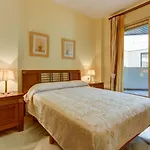 Fuente Aloha Apartment