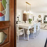 Cln- Spacious 6 Bedroom Villa Next To Beach