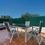 Lovely 2 Bedroom Locrimar V Walk To Beach Rdr260