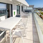 Luxuriously Appointed New Modern Apartment With Sea Views