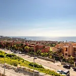 Luxuriously Appointed New Modern Apartment With Sea Views