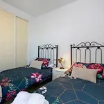 Lovely 2 Bedroom Locrimar V Walk To Beach Rdr260