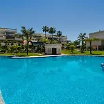 Lovely 2 Bedroom Locrimar V Walk To Beach Rdr260