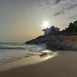 Vida Frente Al Mar En El Barrio De Los Pescadores
