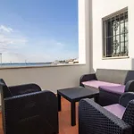 Dek001 Riverview Modern Townhouse In Centre Of Ay
