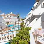 Precioso Alojamiento Con Piscina En Urbanizacion