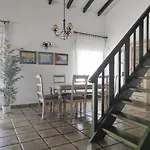 Cercado Del Medio, Chalet Con Piscina Privada