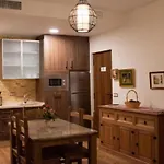 Lagar Del Chorro Junto Caminito Del Rey Piscina Y Baloncesto