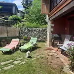 La Casa De Abajo