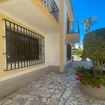 Lovely 1- Bedroom Rental With Pool, Close To The Beach