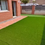 Chalet Amplio Con Jardin Y Zona Barbacoa.