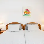 Close To Playa Las Vistas With Pool And Parking