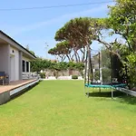 Casa Familiar Tejas Negras