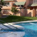 Casa Adosada Con Piscina A 5 Minutos De La Playa .