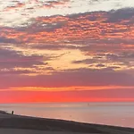 Luminoso Apartamento En Canet De Mar Cercano A La Playa Y A Barcelona