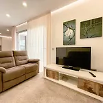 3-Bed Flat, Ocean Garden, Heated Pool Parking