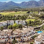 Amazing Home In Alhaurin De La Torre With Kitchen