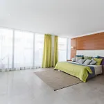 Villa Riviera De 4 Dormitorios Con Piscina.