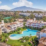 Cozy Apartment In Estepona With Kitchenette