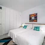 Bright New Apartment In Puente Romano