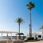 Stunning Apartment In Fuengirola With Kitchen