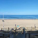 Amplia Vivienda A 5 Minutos Andando De La Playa