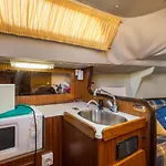 Pequeno Velero En Port Forum Ideal Para Backpackers