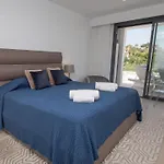 Villa Paraiso, 15