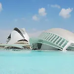 Casa Cerca De La Playa Con Patio Y Garaje Privado
