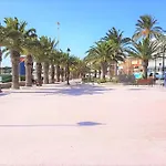 Beautiful Modern Apartment Second Line To The Beach