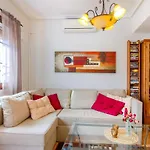 Amazing Home In Roda With Wifi