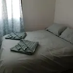 Cosy Flat For Comfy Stay - Gib Rock View 3