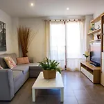 Apartamento A 50 Metros De La Playa, Luminoso Y Acogedor