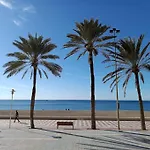 Estupendo Piso Renovado A 30 Metros De La Playa