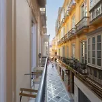 Puerta De Larios: Central Three-Bedroom Apartment With Balconies And Patio
