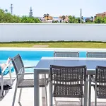 Modern Villa Walking Distance From The Beach