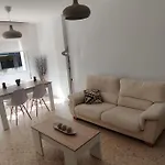 Amplio Apartamento Junto A La Playa Victoria