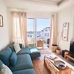 Sea Breeze, Large Apartment With Workspaces & A Great View