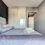 Stylish Penthouse Duplex At Matchroom Country Club