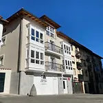 Apartamentos Mundaka Surf Camp