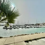Gatu Sherry, Junto Puerto Deportivo Y Playa 