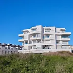 Sea Breeze, Large Apartment With Workspaces & A Great View
