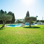 Beautiful Spacious Two Bed Facing The Ocean!