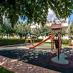 Lujoso Residencial Piscina Padel