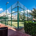 Lujoso Residencial Piscina Padel