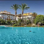Luxurious 2 Bedroom Apartment, Puerto Banus, Two Beautifull Swimmingpools