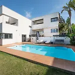 R144 Villa Sea View For 6 People