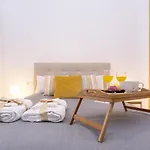 -Malagasunapts-Central And Cozy